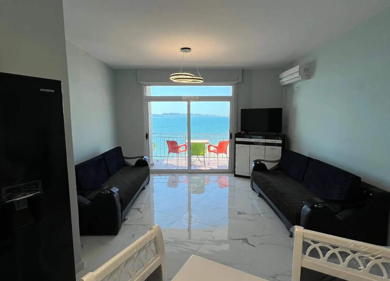 Seaview Luxury Apartment Golem
