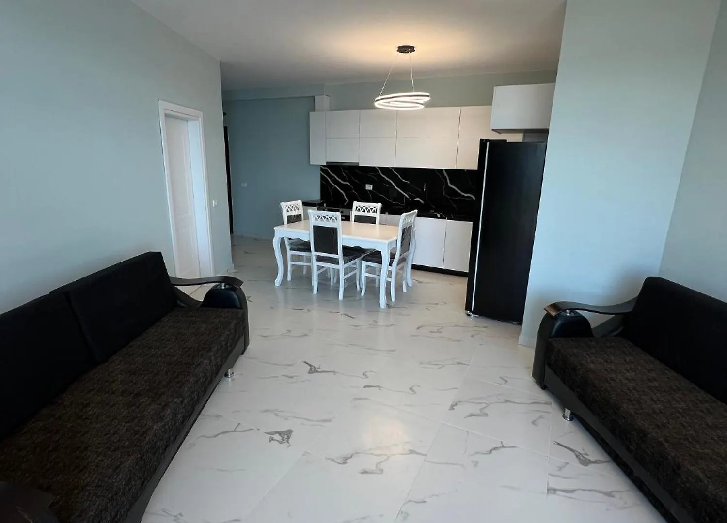 Seaview Luxury Apartment Golem