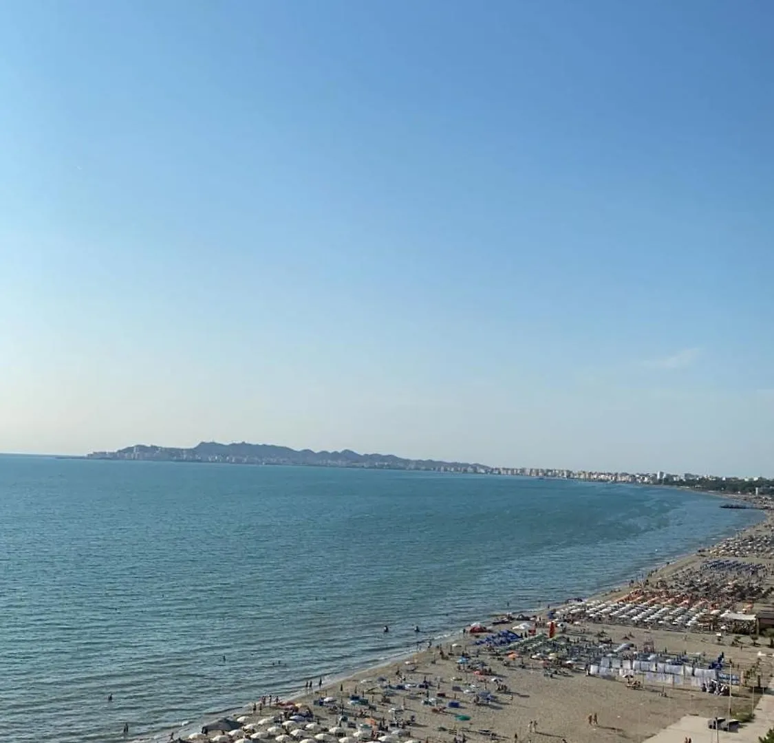 Seaview Luxury Apartment Golem
